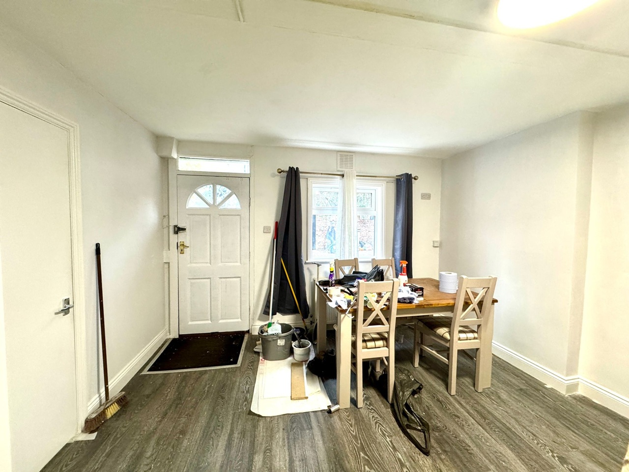 2 Bed Flat, London, N1 photo 3