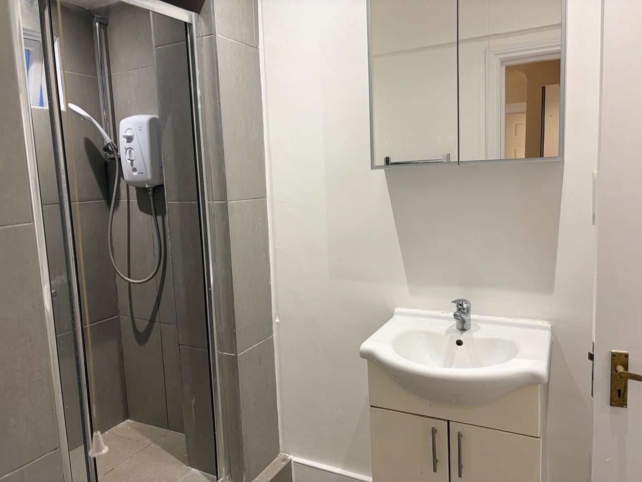 Studio Flat, City Road, EC1V photo 3
