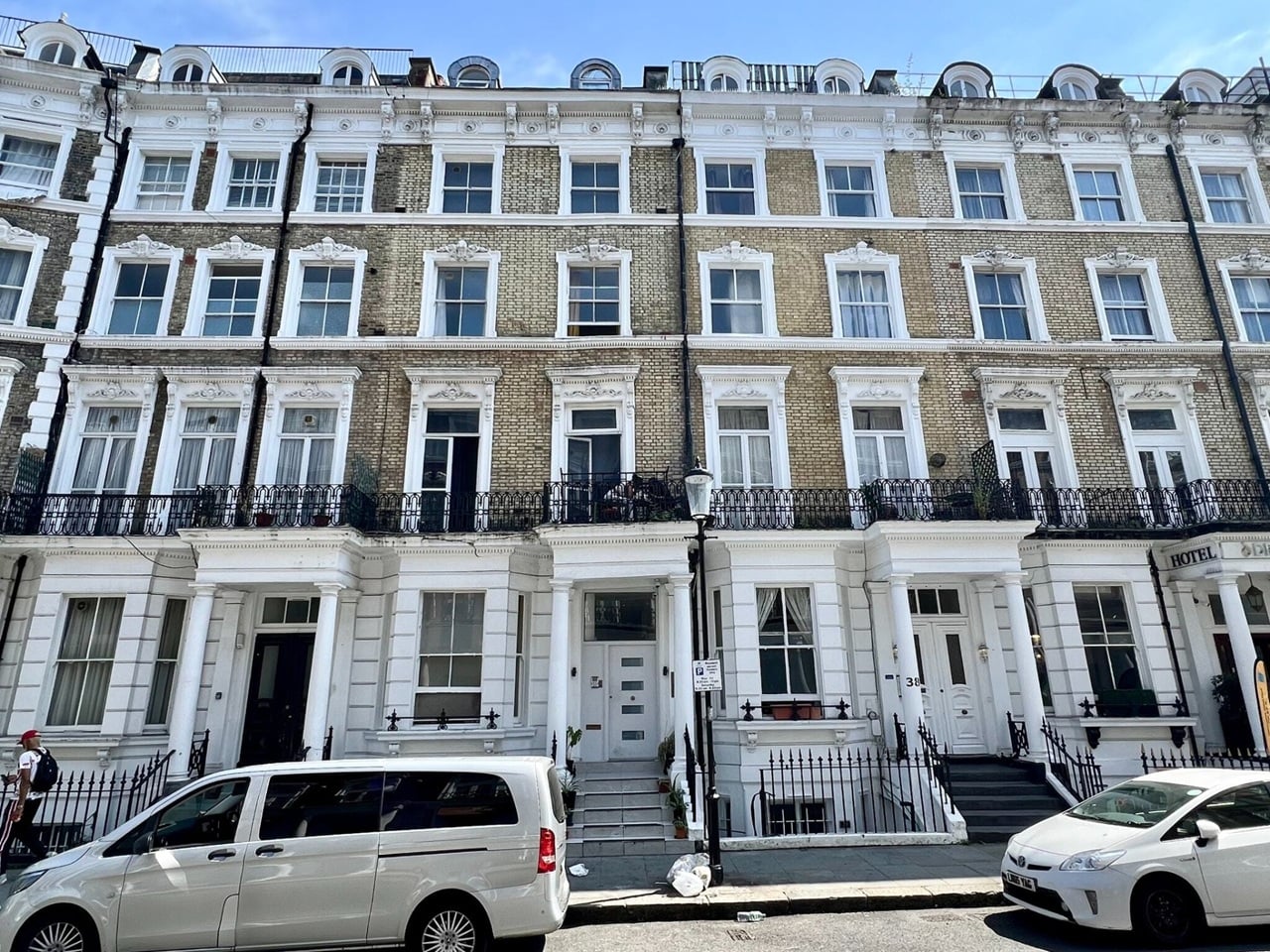 1 Bed Flat, Hogarth Road, SW5 photo 5