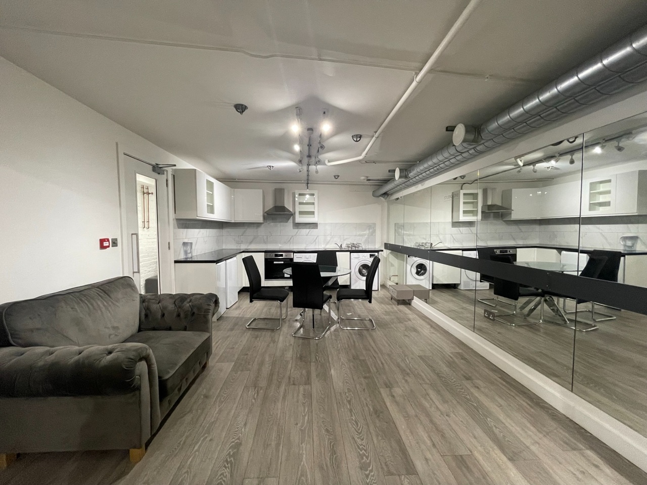 1 Bed Flat, Caledonian Road, N1 photo 2