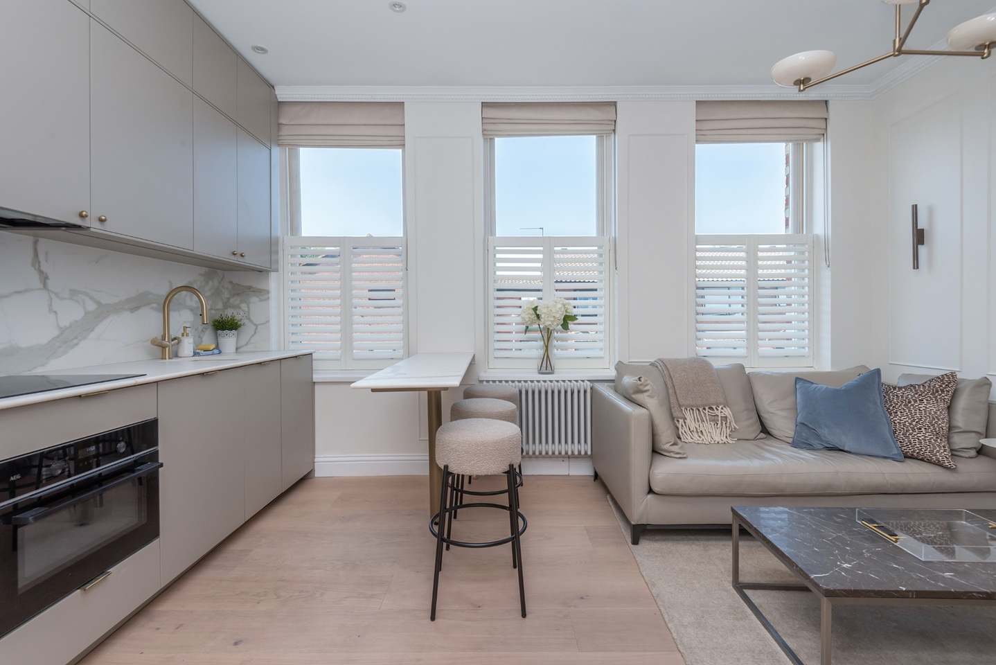 2 Bed Flat, Chivalry Road, SW11 photo 3