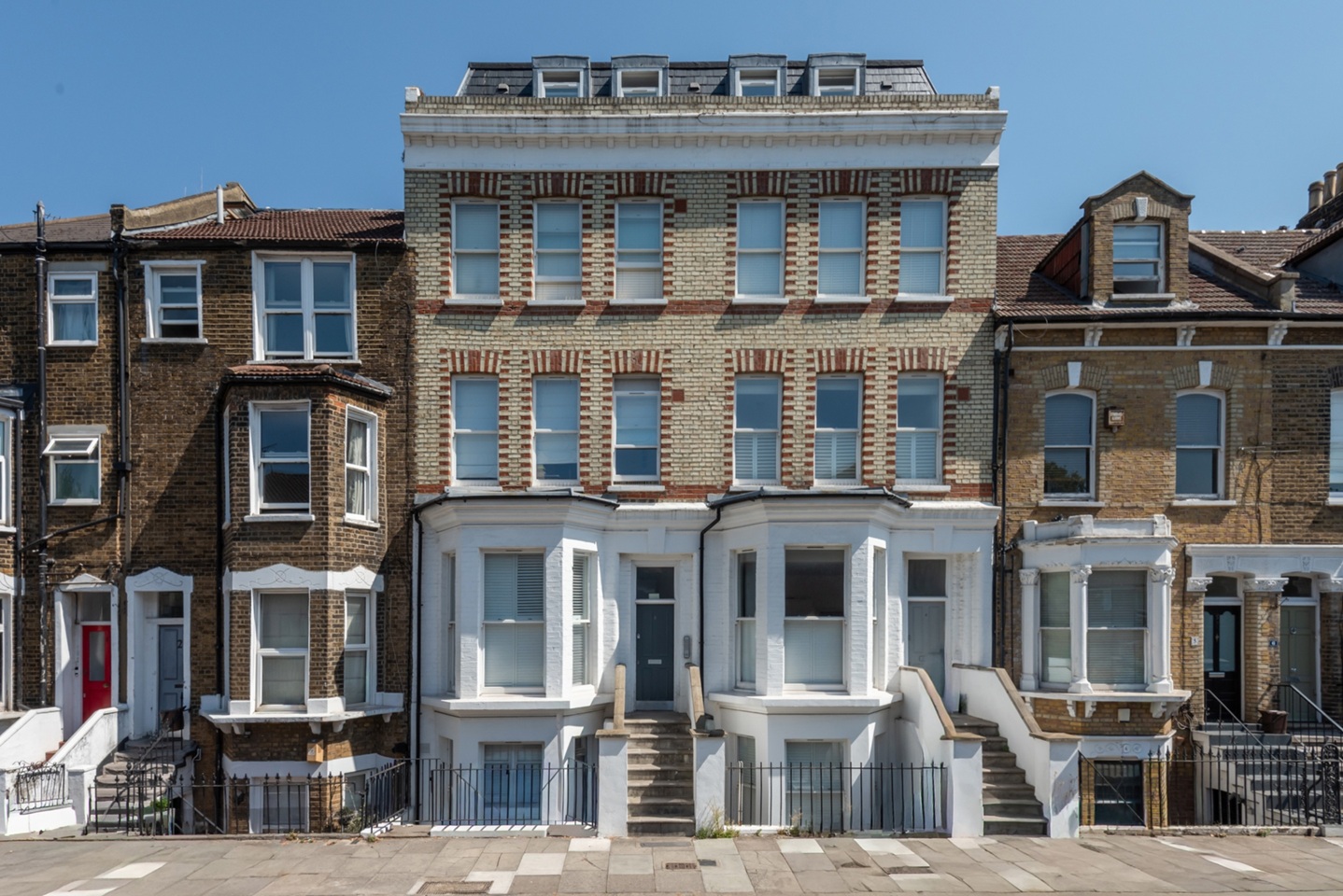 2 Bed Flat, Chivalry Road, SW11 photo 5