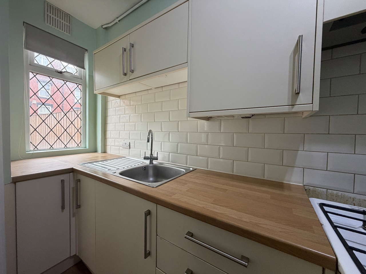 2 Bed Terraced House, Nancroft Crescent, LS12 photo 2