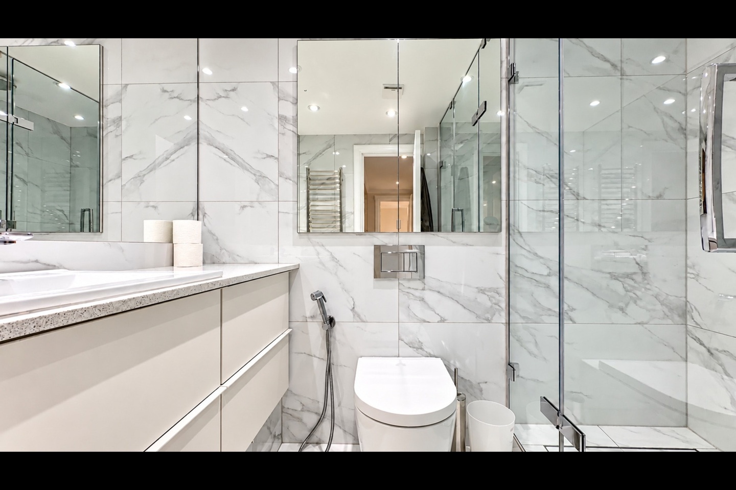 3 Bed Flat, Park Lane, W1K photo 4