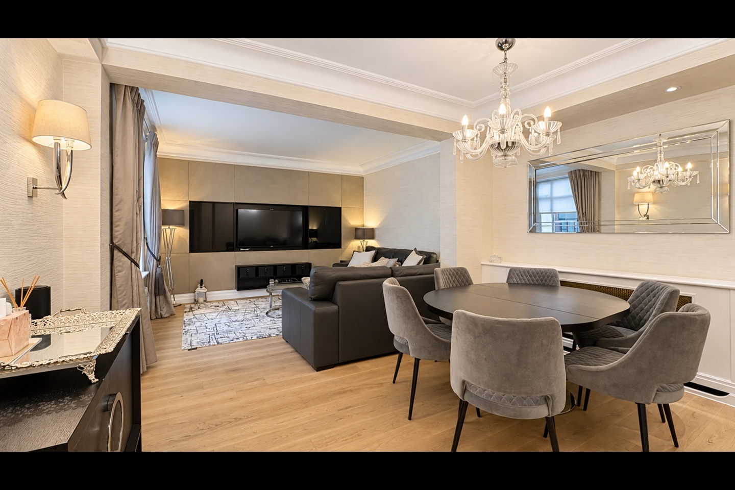 3 Bed Flat, Park Lane, W1K photo 5