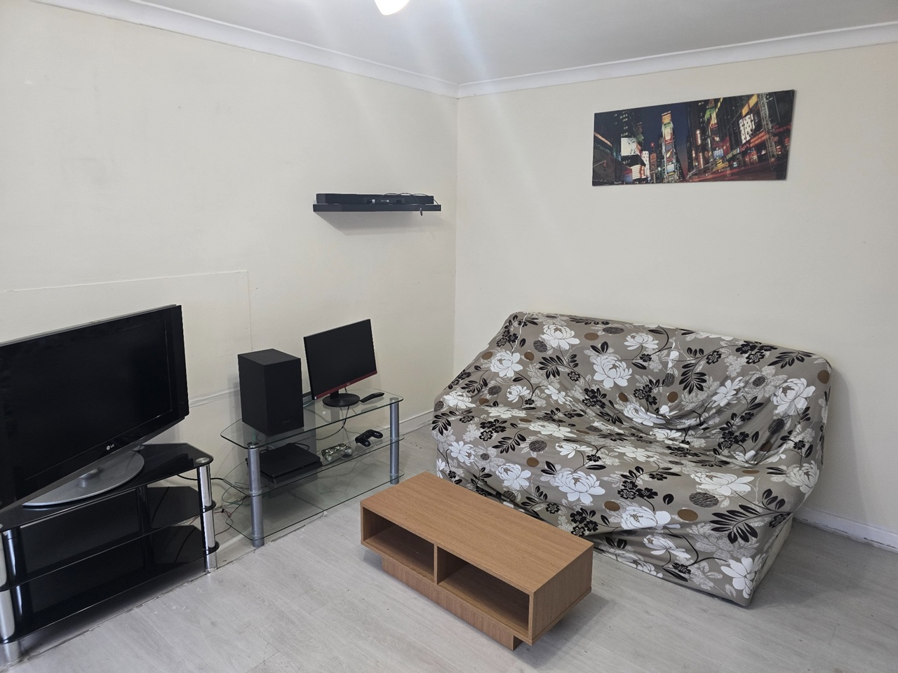 Room in a Shared House, Dylan Place, CF24 photo 2