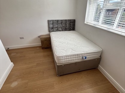 Room in a Shared House, Binyon Crescent, HA7