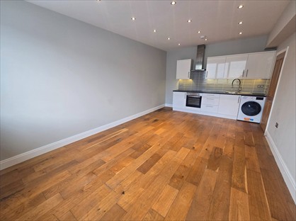 1 Bed Flat, Nazeing Road, EN9