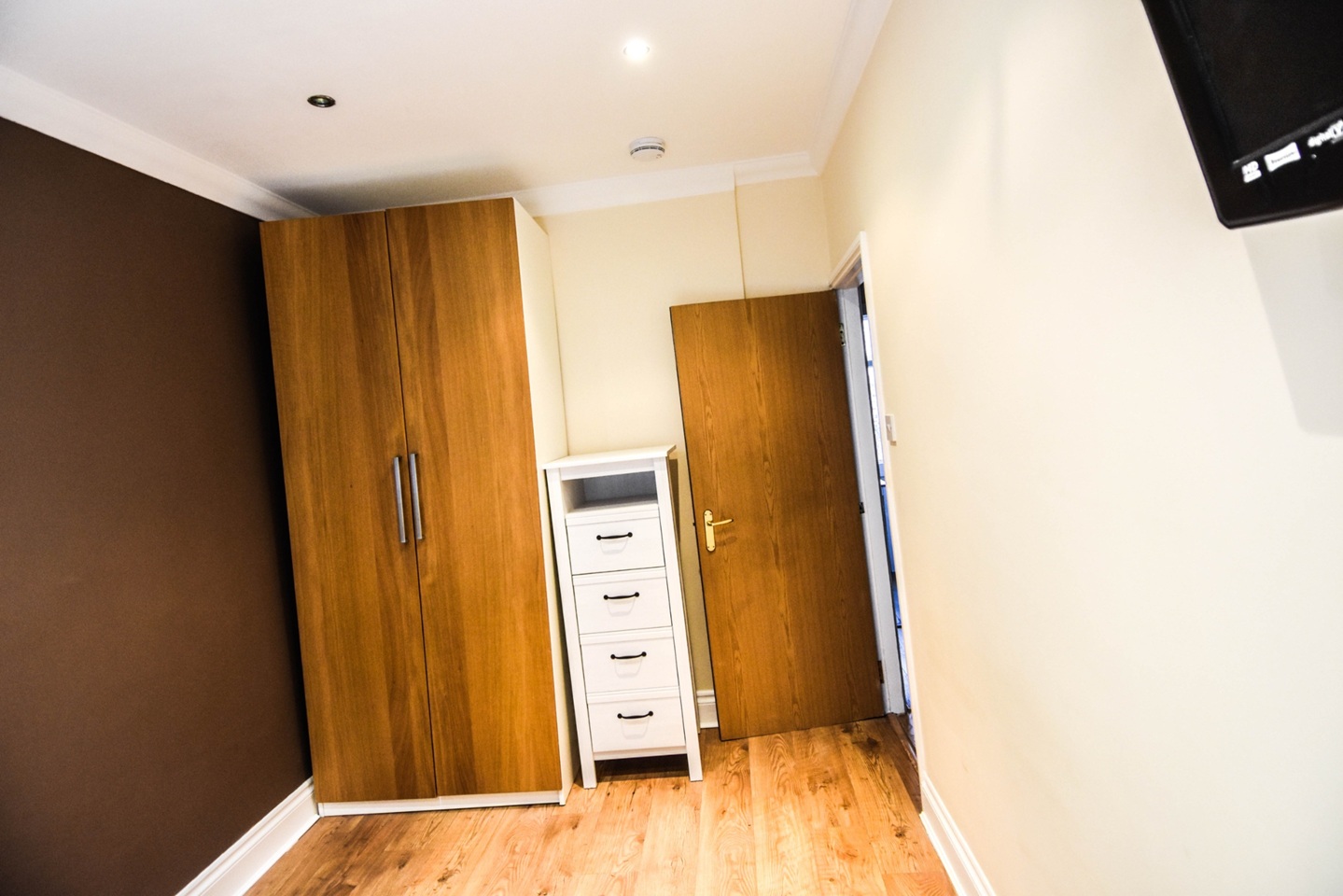2 Bed Flat, Westbourne Grove Terrace, W2 photo 3