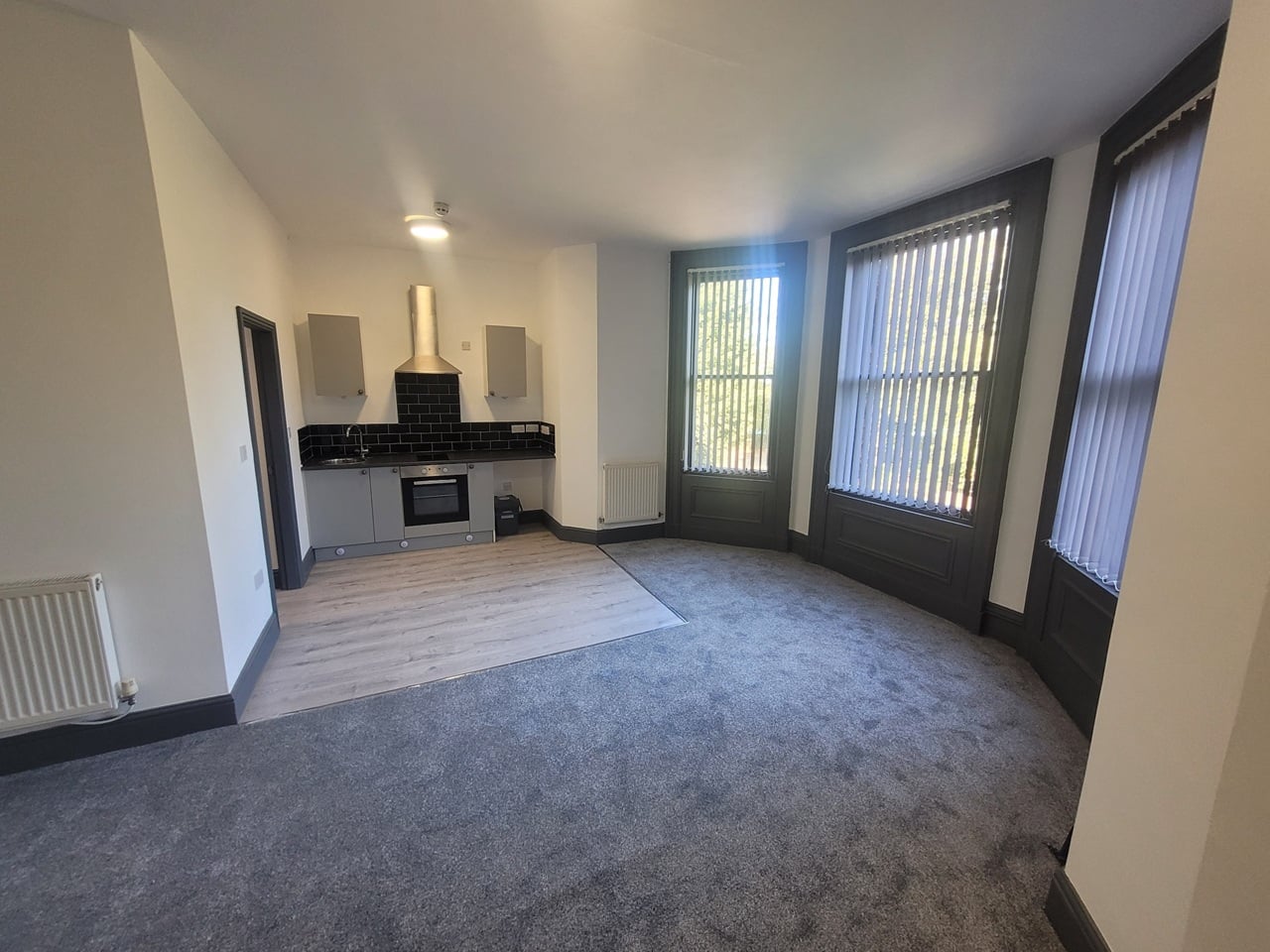 1 Bed Flat, Park Road West, CH43 photo 2