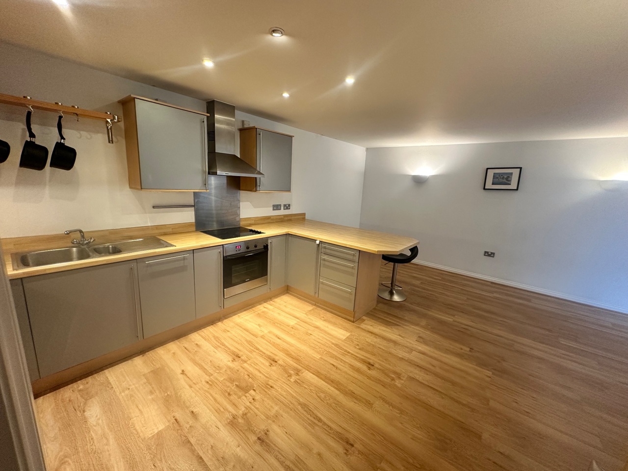 2 Bed Flat, Longstone Court, SE1 photo 2