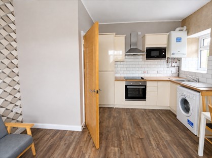 2 Bed Flat, Fabian Way, SA1