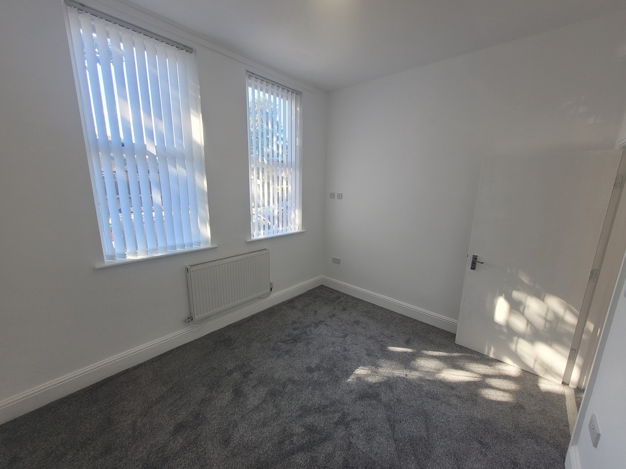 2 Bed Flat, Park Road West, CH43 photo 2