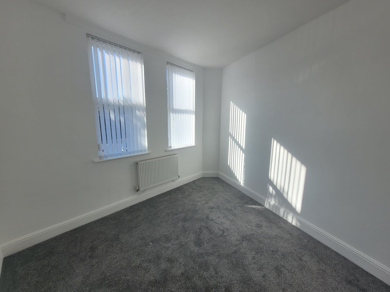 2 Bed Flat, Park Road West, CH43 photo 3