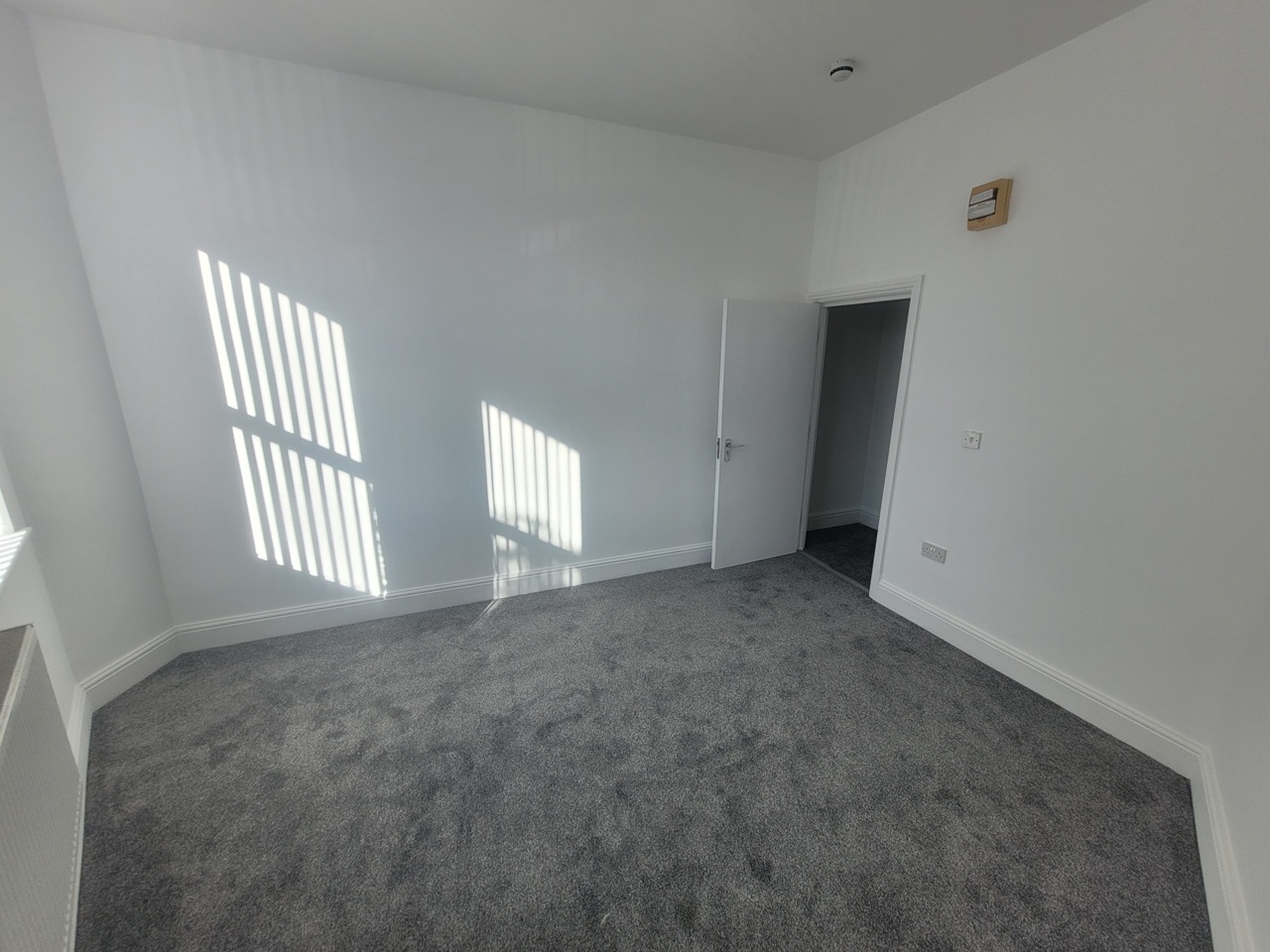 2 Bed Flat, Park Road West, CH43 photo 4