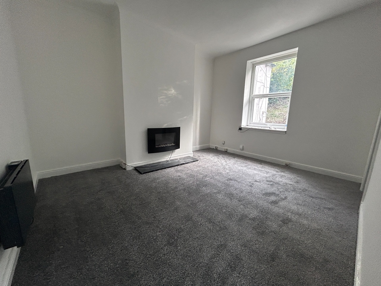 3 Bed Flat, Morley, LS27 photo 3