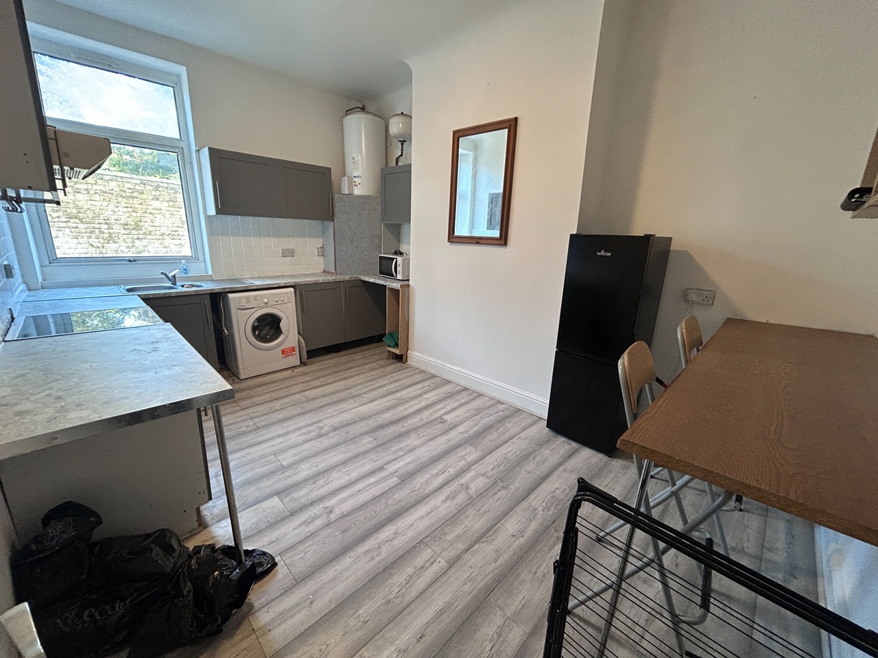 3 Bed Flat, Morley, LS27 photo 4