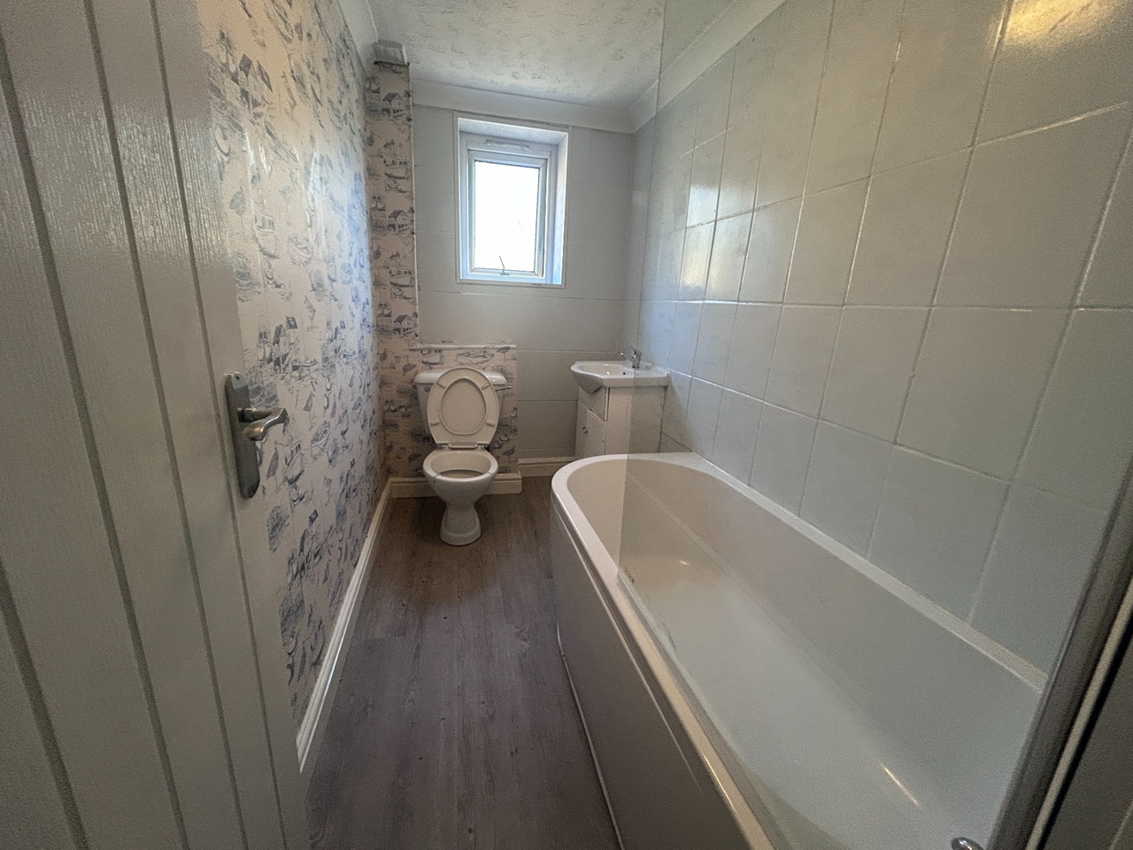 3 Bed Flat, Morley, LS27 photo 5