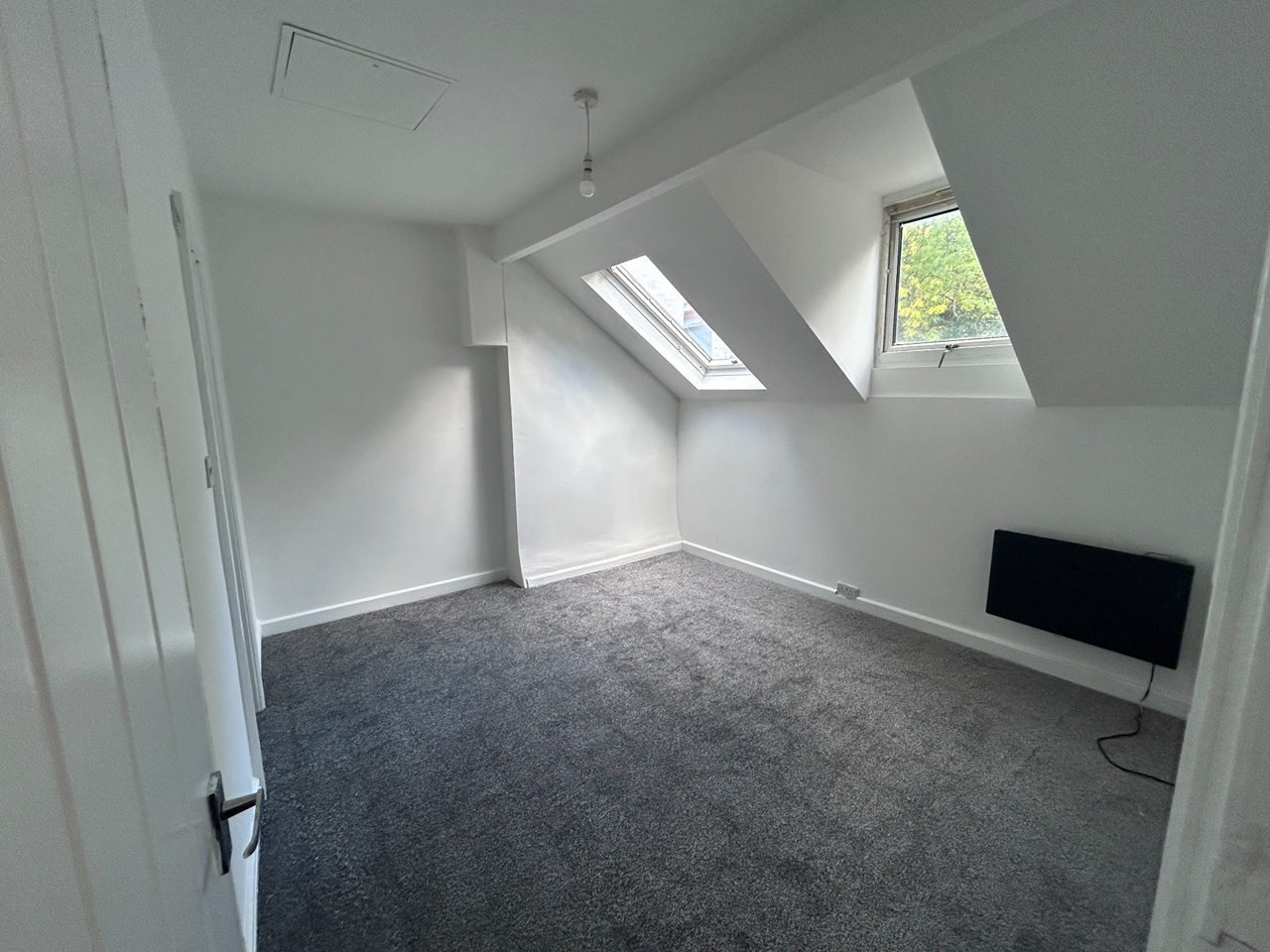 3 Bed Flat, Morley, LS27 photo 2