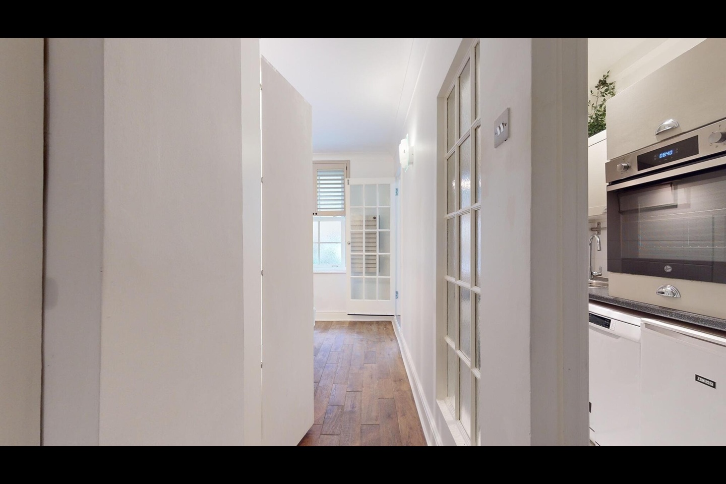 Studio Flat, Sheridan Buildings, WC2B photo 3
