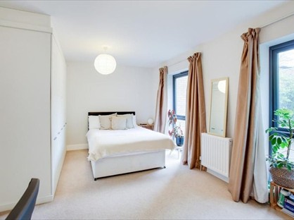 Room in a Shared House, Craven Road, W5