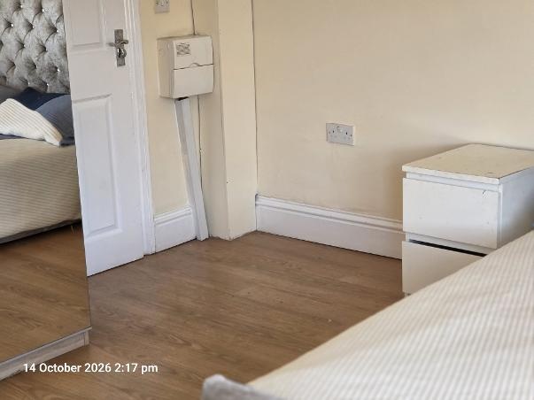 London - Studio Flat, Denmark Road, SE25 - To Rent Now for £980.00 p/m
