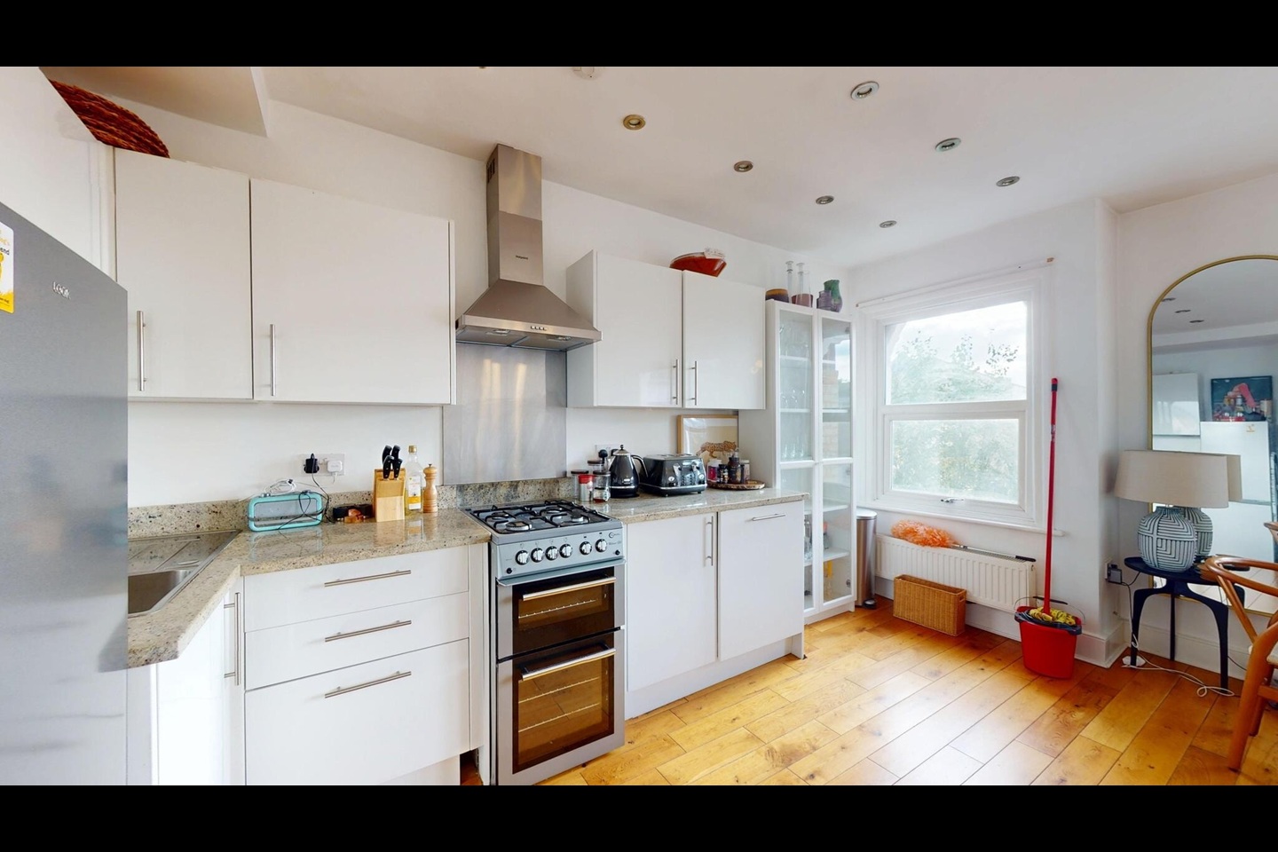 2 Bed Flat, Oakhurst Grove, SE22 photo 2