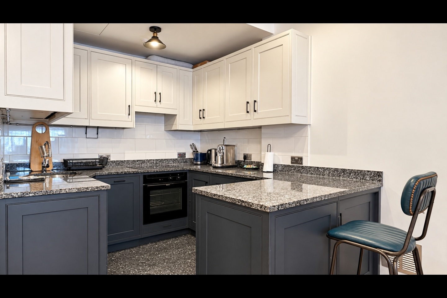 2 Bed Flat, Palace Court, W2 photo 2