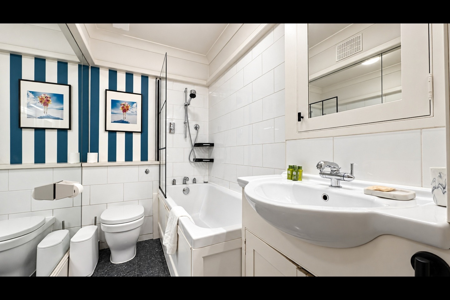 2 Bed Flat, Palace Court, W2 photo 4