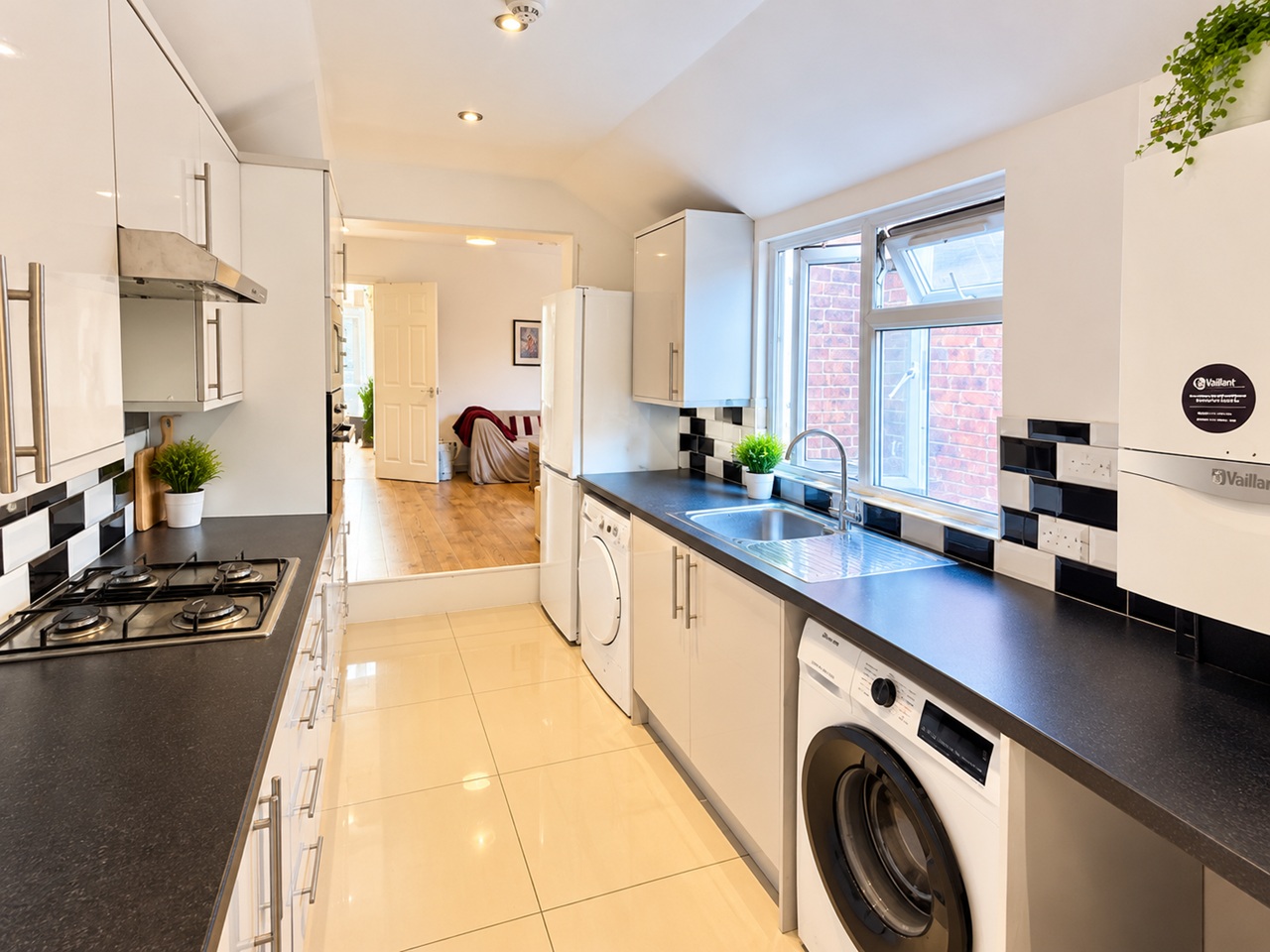 5 Bed Terraced House, Essex St, RG2