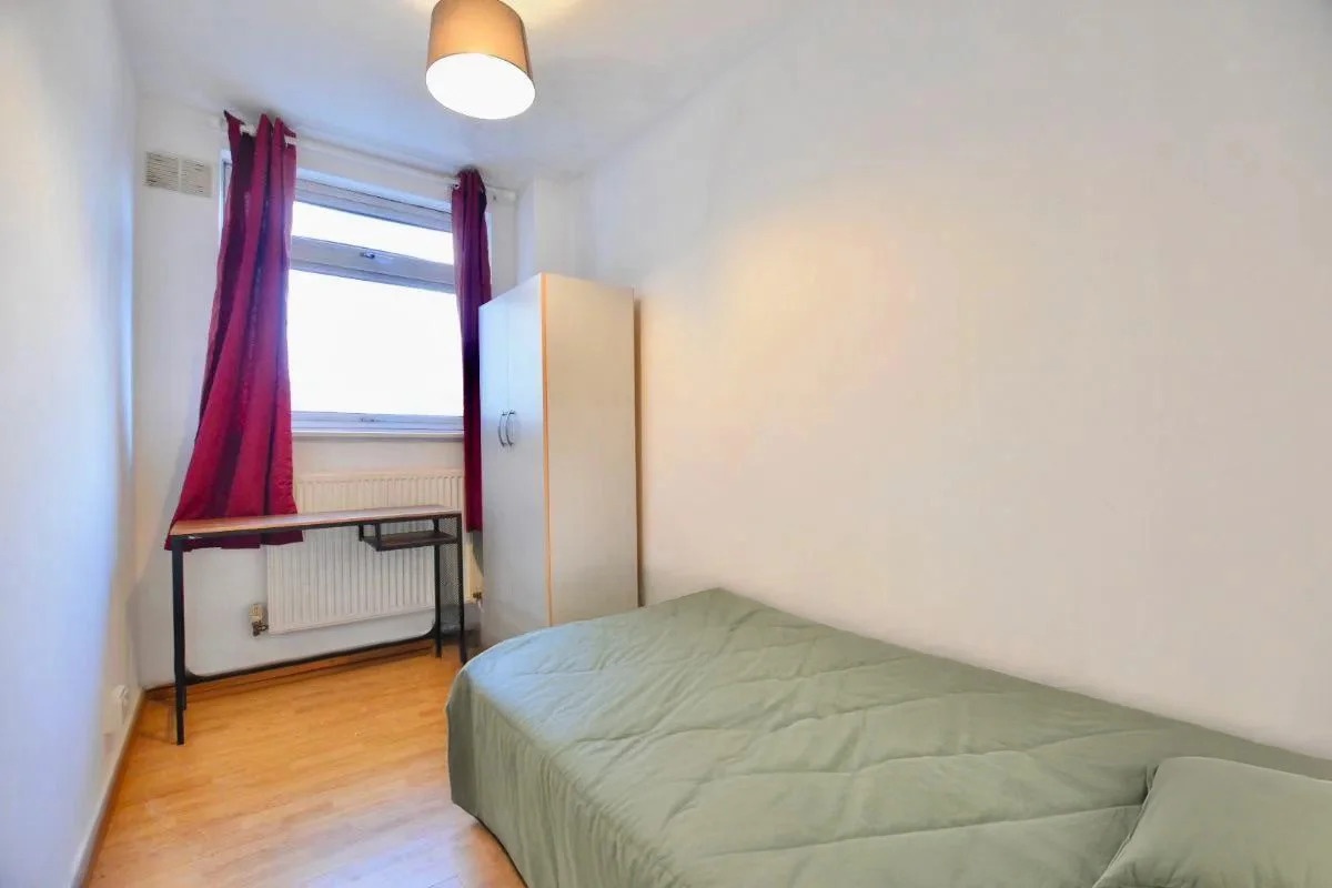 Room in a Shared Flat, Stunning Room In Old Street Shoredit, N1