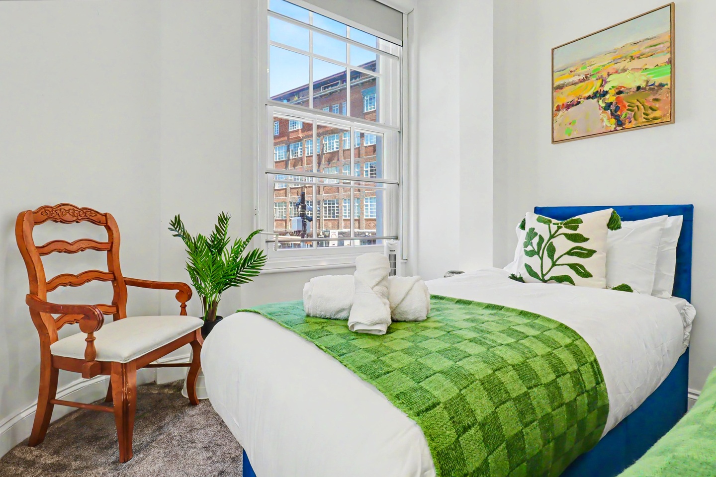 2 Bed Flat, Queens Gate, BN1 photo 2