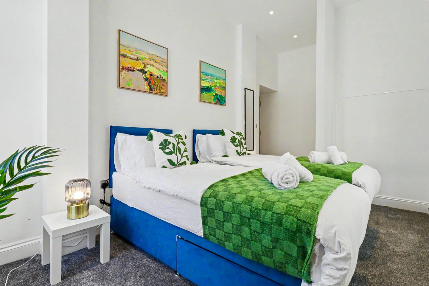 2 Bed Flat, Queens Gate, BN1 photo 3