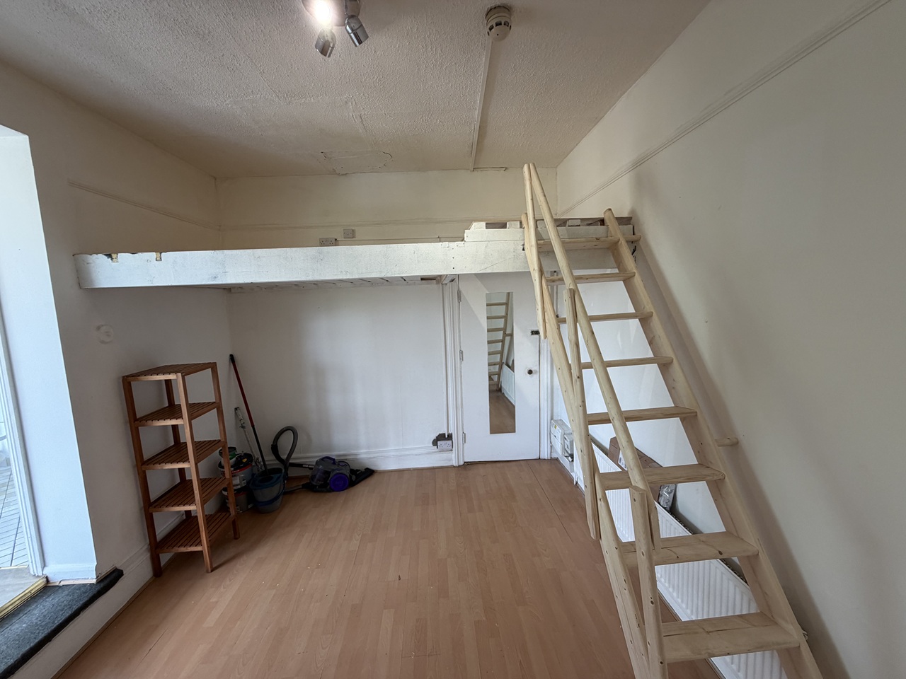 Studio Flat, Cavendish Road, SW12