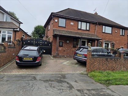 4 Bed Semi-Detached House, New Farm Road, DY9