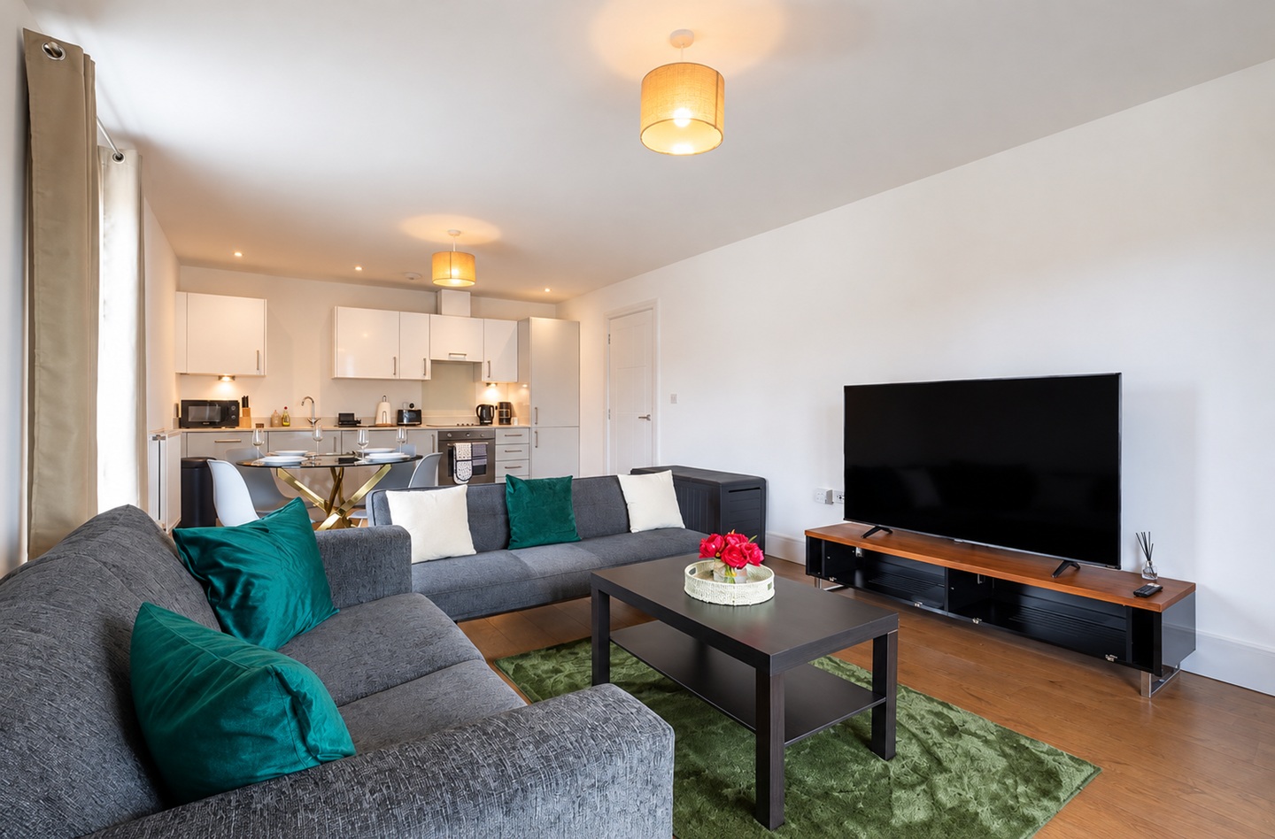 2 Bed Flat, Downing Court, WC1N