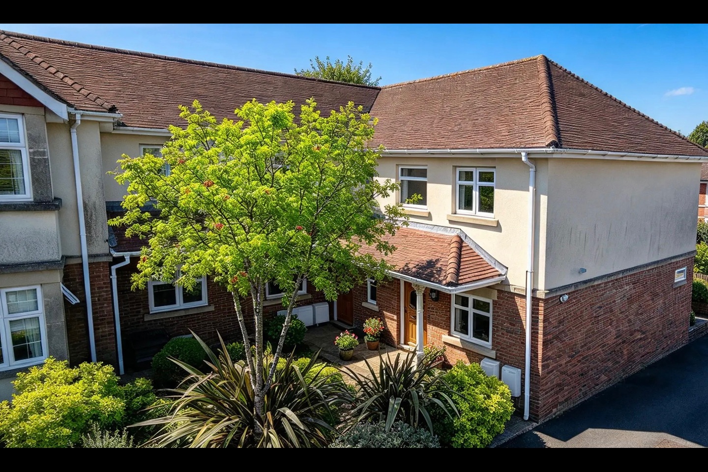 2 Bed Flat, Maes-Y-Coed Road, CF14
