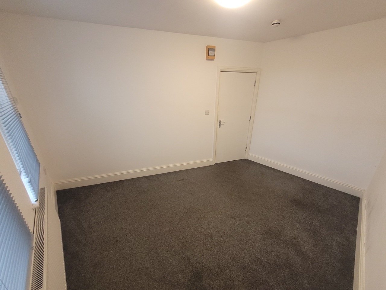 2 Bed Flat, Park Road West, CH43 photo 4