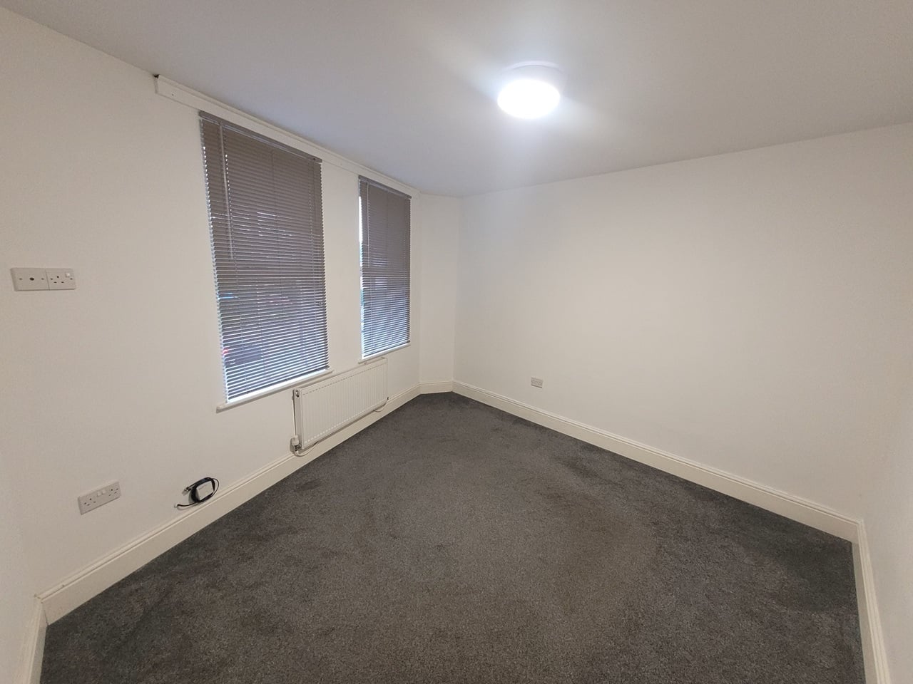 2 Bed Flat, Park Road West, CH43 photo 5
