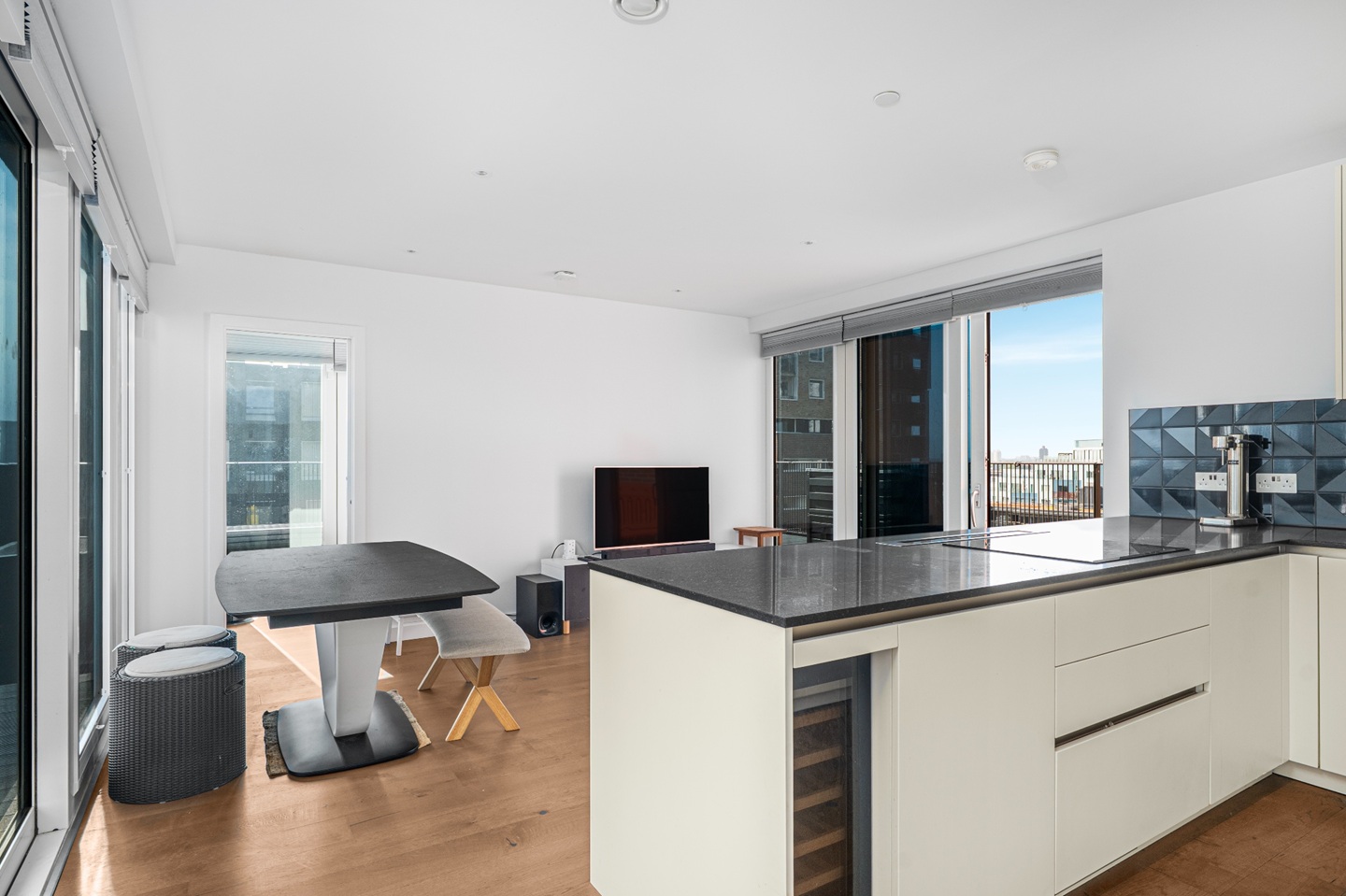2 Bed Penthouse, Levy Building, SE17 photo 4