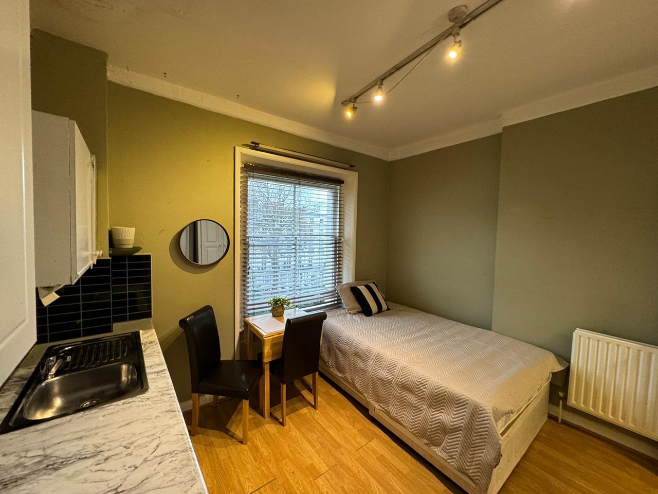 Studio Flat, Prince's Square, W2 photo 4