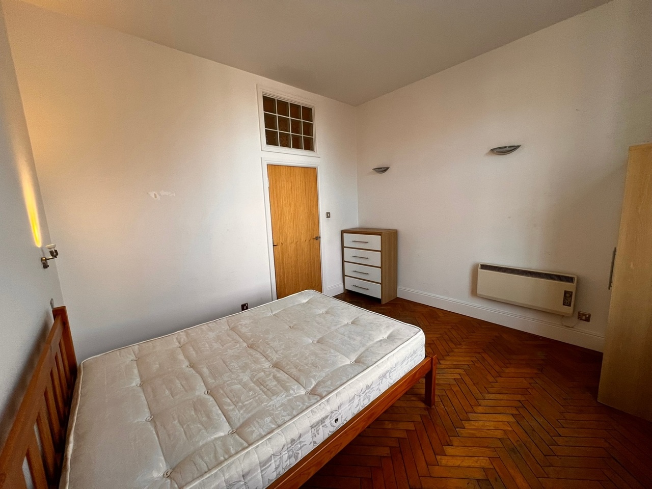 1 Bed Flat, Eastgate, LS2 photo 5