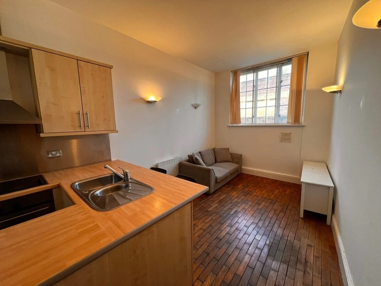 1 Bed Flat, Eastgate, LS2 photo 2