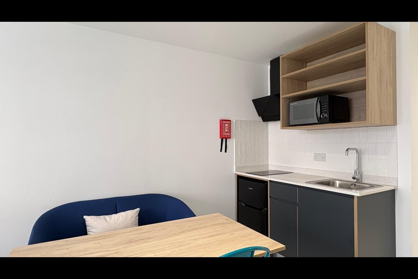 Studio Flat, Commercial Road, E14 photo 2