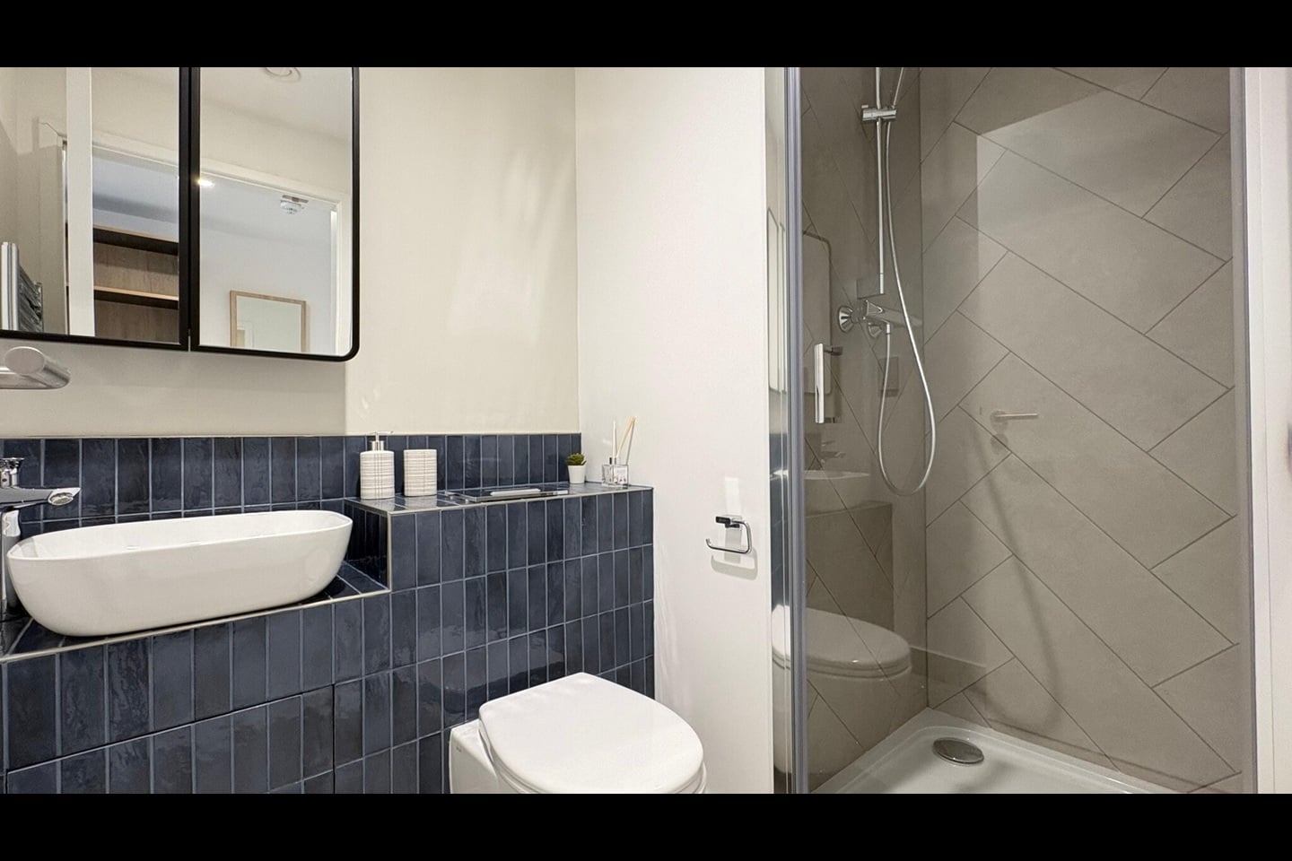 Studio Flat, Commercial Road, E14 photo 3