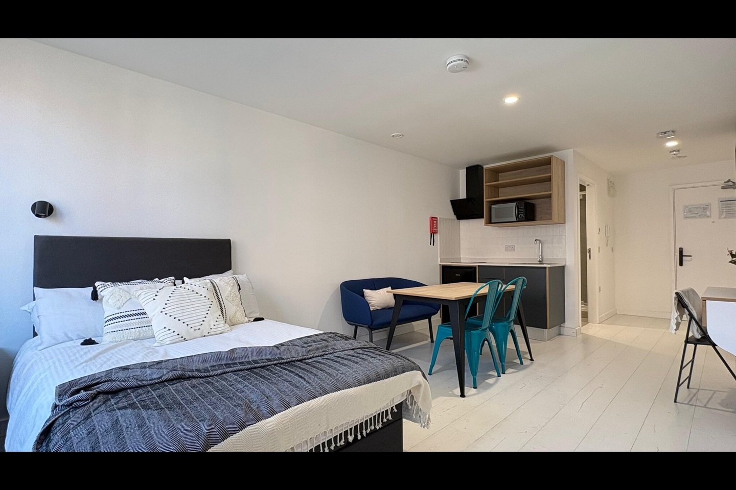 Studio Flat, Commercial Road, E14 photo 5