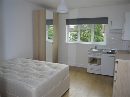 Studio Flat, Golders Green Road, NW11