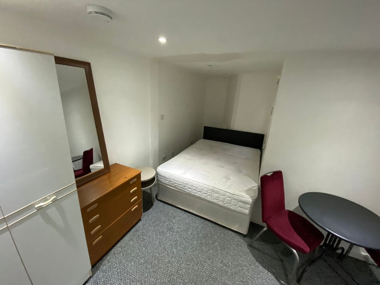 Studio Flat, St James's St, BN2 photo 4