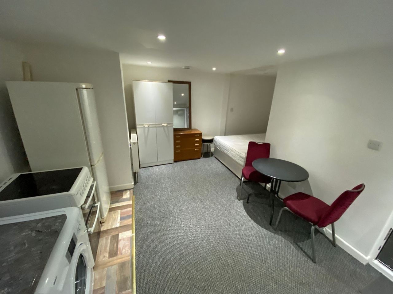 Studio Flat, St James's St, BN2 photo 3