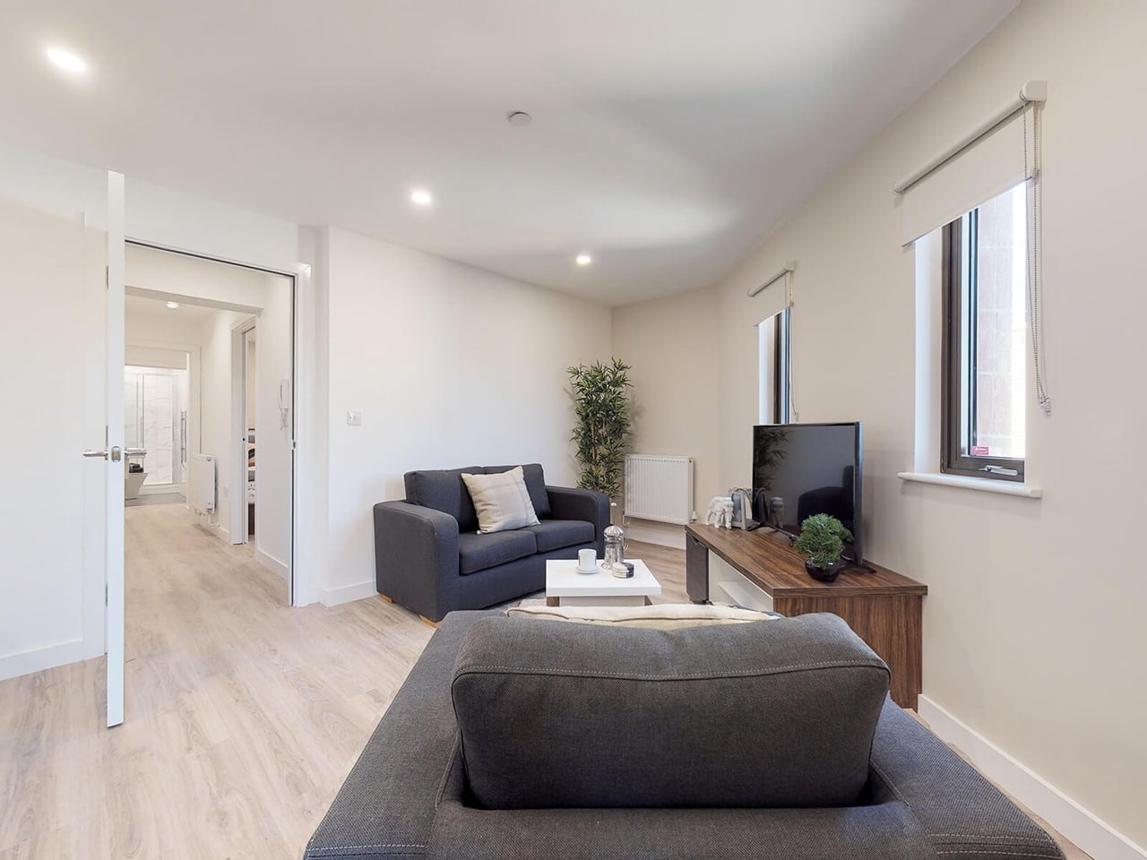 2 Bed Flat, Apollo Residence, S1 photo 2